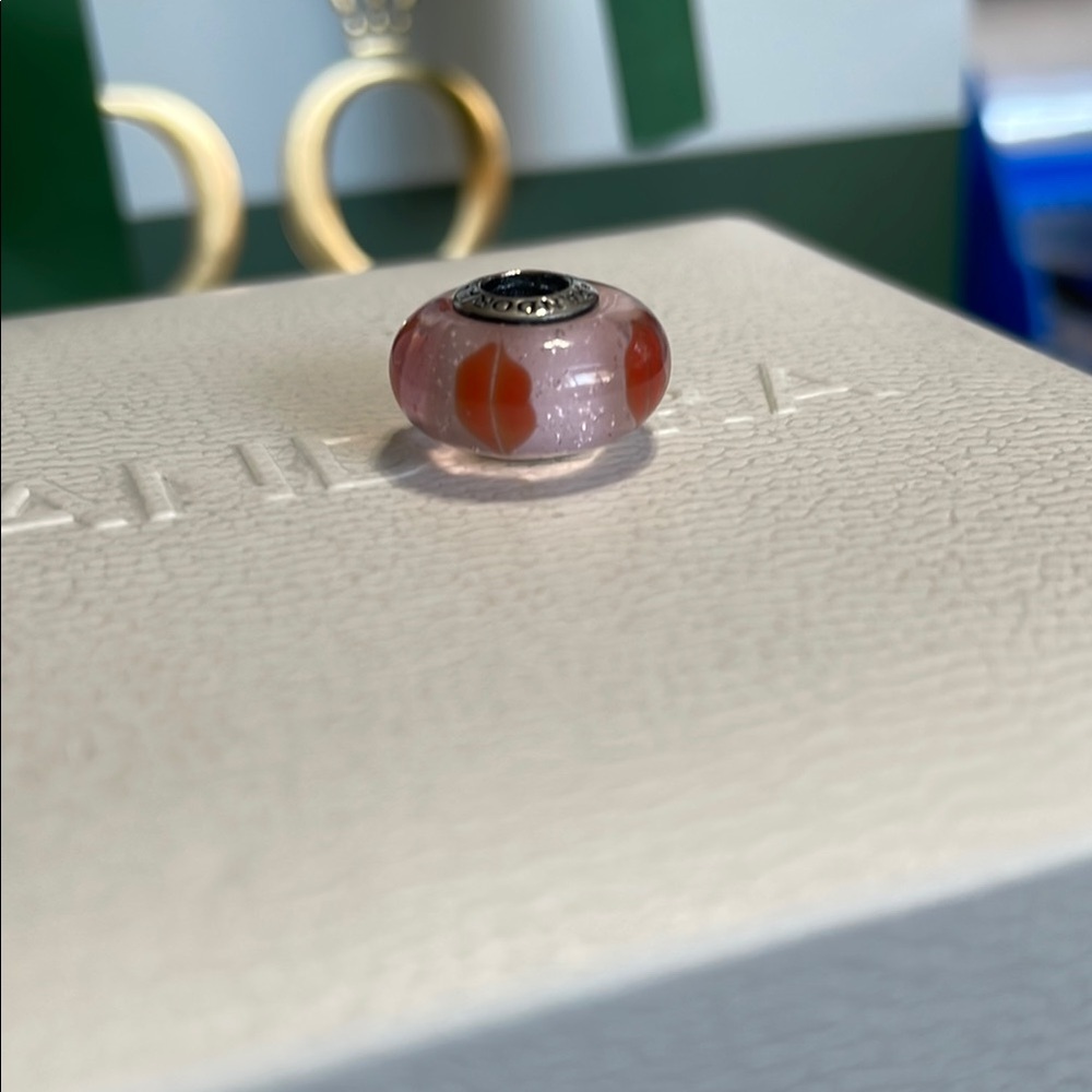 Pandora Pink Glitter Murano and Pucker Charm